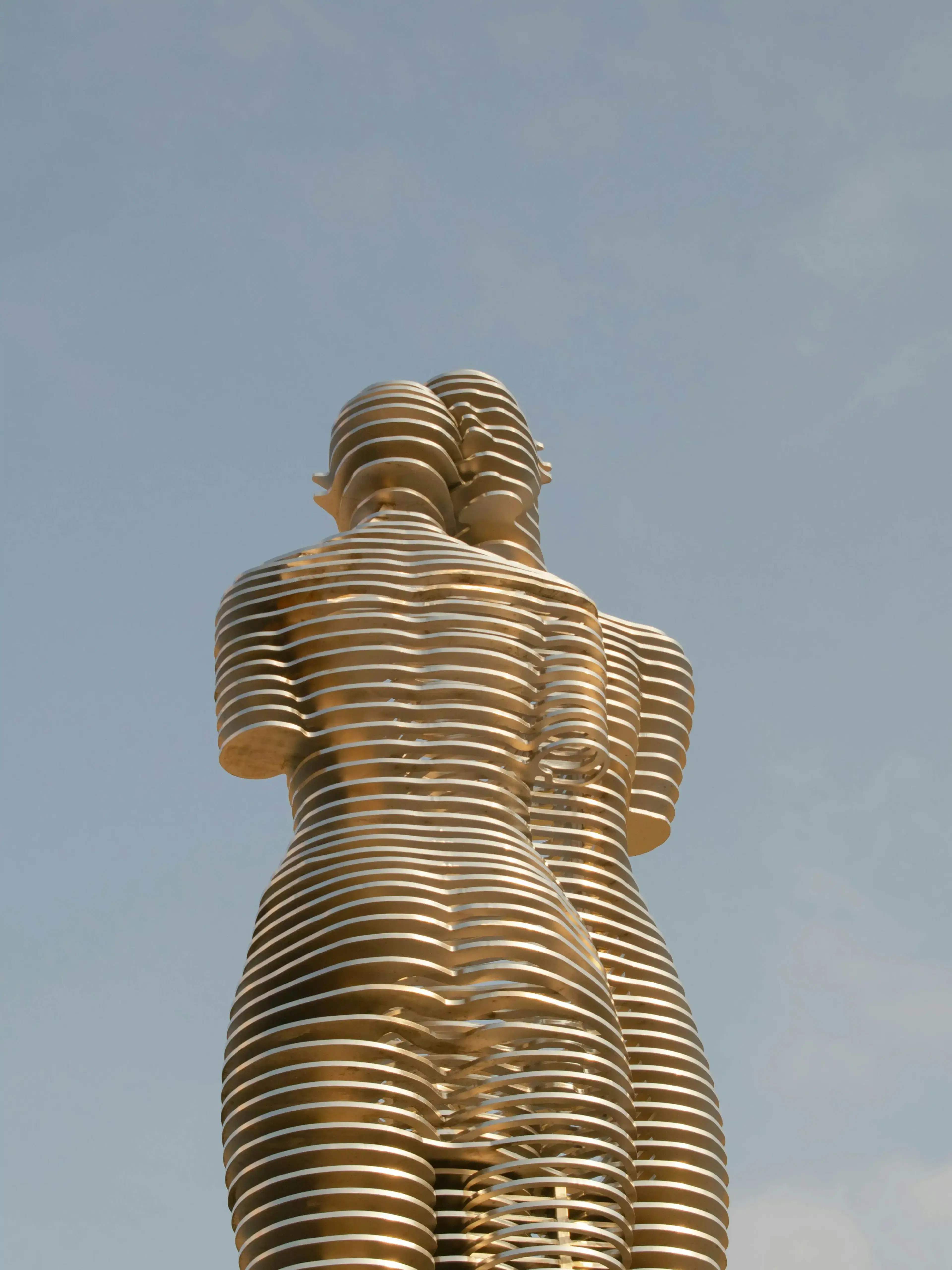 Ali and Nino Statue